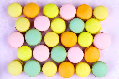 renkli taze makarons pasta plaka