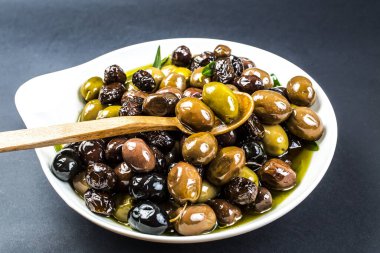 Zeytinyağı ve zeytinyağını kapat