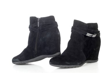 Beyaz arka planda izole edilmiş bir çift kadın ayakkabısı.