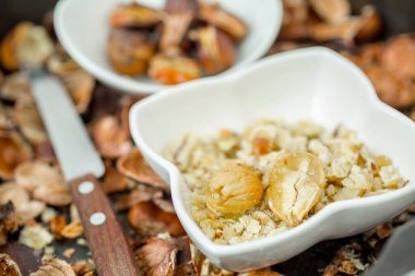 Kasede kestane temizledim.