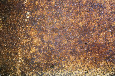 Zeminde paslı metal grunge