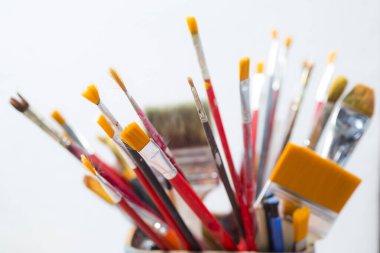 Farklı boya fırçaları.