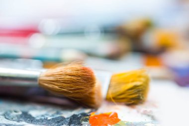 Farklı boya fırçaları.