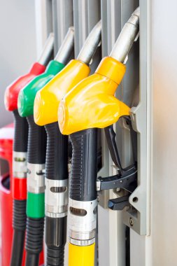 Benzin istasyonunun hortumlarını kapat