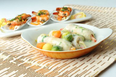 Lezzetli Asya yemeklerinin yakın görüntüsü