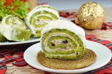 Ispanaklı ve peynirli soğuk börek.