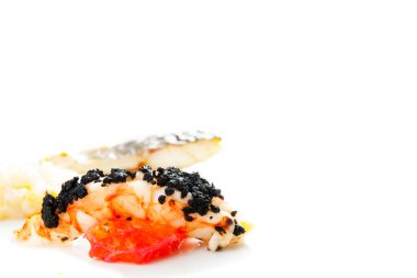 Siyah havyarlı karides.