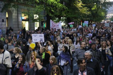BELGRAD, SERBIA - Nisan 06, 2017: Binlerce Sırp Vuciç Seçimlerine Karşı Protesto Kazandı