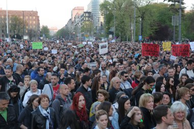 BELGRAD, SERBIA - Nisan 06, 2017: Binlerce Sırp Vuciç Seçimlerine Karşı Protesto Kazandı