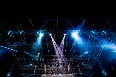 Lazer ışınları ile sahne spot