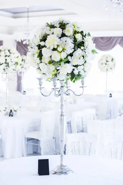 elegant wedding reception table arrangement, floral centerpiece