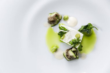 Peynirli, patlıcanlı, maydanozlu ve zeytinyağlı lezzetli yemekler.