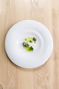 Peynirli, patlıcanlı, maydanozlu ve zeytinyağlı lezzetli yemekler.