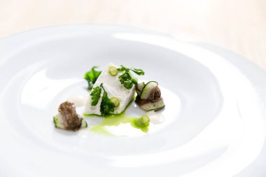 Peynirli, patlıcanlı, maydanozlu ve zeytinyağlı lezzetli yemekler.