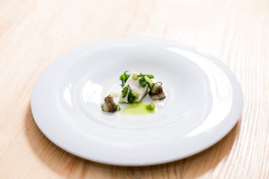 Peynirli, patlıcanlı, maydanozlu ve zeytinyağlı lezzetli yemekler.