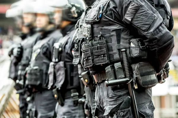 Polizia Antiterrorismo Osservato Delle Esercitazioni Tattiche Nere Immagini Stock Royalty Free