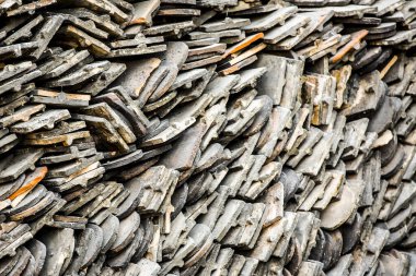 Eski kil seramik Kiremit Bims Sanayi için yığılmış