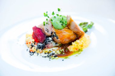 Beyaz kuşkonmazlı domuz eti dosyası