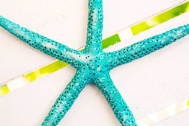 Ahşap arka planda deniz yıldızı 