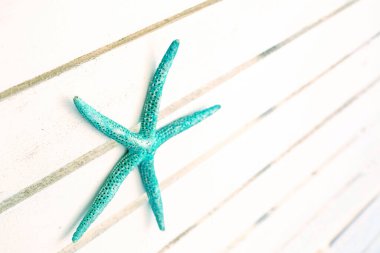 Ahşap arka planda deniz yıldızı 