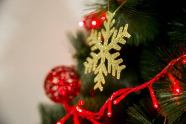 Süslü yılbaşı ağacı