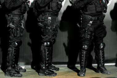 Bir grup polis memurunun kesikli görüntüsü