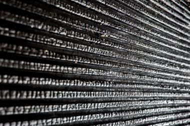 Siyah yanmış ahşap doku. Seçici odak