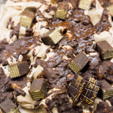 Büyük bir kasede tatlı dondurma