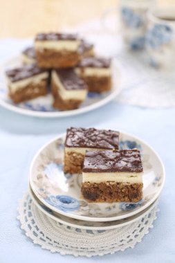 Bisküvi, çikolata ve kremalı kekler.