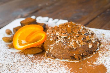 Çikolata mousse ile nane yaprakları