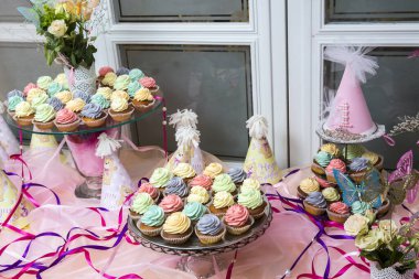 Dekoratif masada fincan kek. 