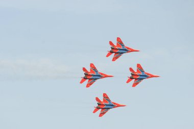 SERBIA, BELGRAD - Ekim 2014: Rus Aerobatik takımı Swifts MiG-29 Ekim 2014, Belgrad, Sırbistan