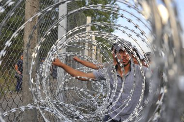 SERBIA-Eylül 2015: Macaristan, yasadışı yollara başvuranlar için yasanın yürürlüğe girmesinin ardından Sırbistan ile olan sınırını kapattı. Horgos sınırındaki 