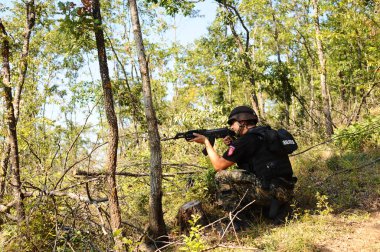 BELGRAD, SERBIA - CIRCA EPTEMBER 2014: Sırp özel terör birimi memurları Kosova sınırında, Eylül 2014 dolaylarında Sırbistan 'da