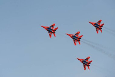 SERBIA, BELGRAD - Ekim 2014: Rus Aerobatik takımı Swifts MiG-29 Ekim 2014, Belgrad, Sırbistan