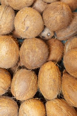 Kıllı kahverengi hindistan cevizi yığınının desenli arka planı