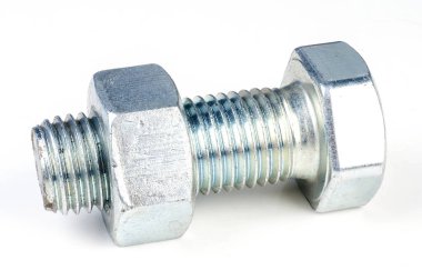 Beyaz arkaplanda izole edilmiş vida