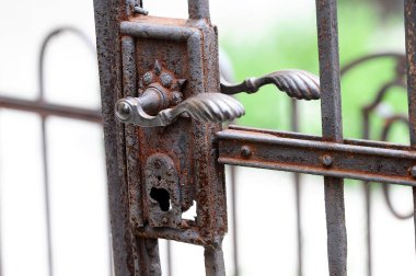 eski paslı demir Ortaçağ kapı kolu