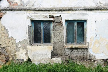 Windows ile eski terk edilmiş evde