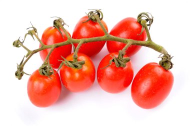 Taze kiraz domatesleri.