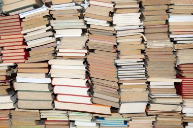 Bir yığın eski kitap