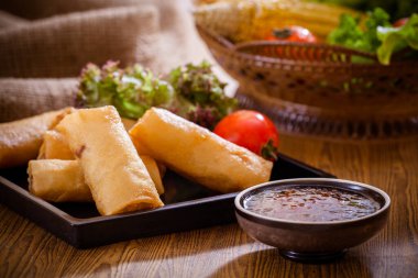 Kızarmış Çin böreği.