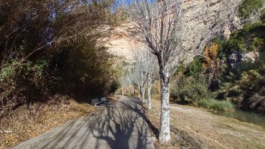 Sonbaharda Mijares Nehri manzarası, Montanejos, Castellon, İspanya