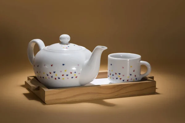 Ist Tea Time Tablett Mit Teekanne Und Tasse Brauner Hintergrund — Stockfoto