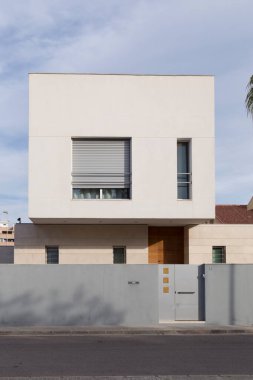 Çağdaş, çok modern, kübik şekilli bir ev. Sagunto, Valencia, İspanya