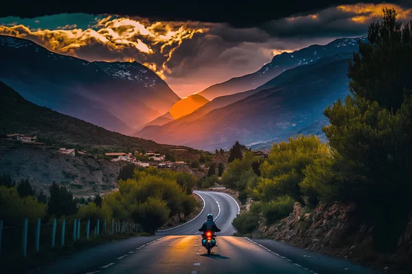 Motorcyklist Aktion Solnedgången Ljus — Stockfoto