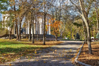 Park adını Taras Grigorievich Shevchenko 'dan almıştır, Dnepr şehri, Ukrayna