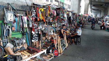 Kebayoran Lama Caddesi Marketi 'nde eşya satıcısı - Jakarta Endonezya