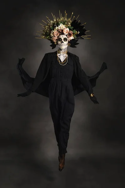 Retrato Estudio Drag Queen Catrin Catrina Vestida Negro Con Corona — Foto de Stock