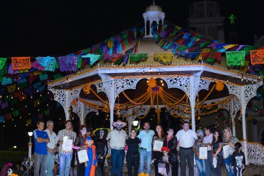 Villa de Alvarez, Colima / Meksika. 2 Kasım 2022. Colima 'da Ölüler Günü münasebetiyle düzenlenen yarışmaların ödülü